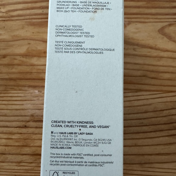 Haus Labs Triclone Skin Tech Foundation light warm - Picture 9 of 11